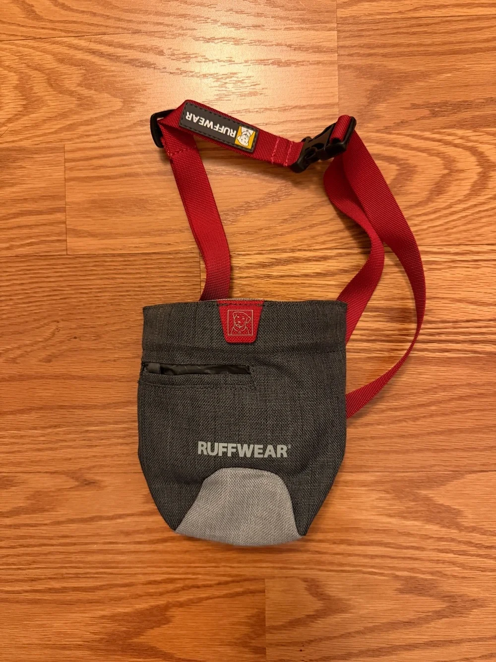 NWOT Ruffwear Gray Treat Bag Waist Pack with Red Strap